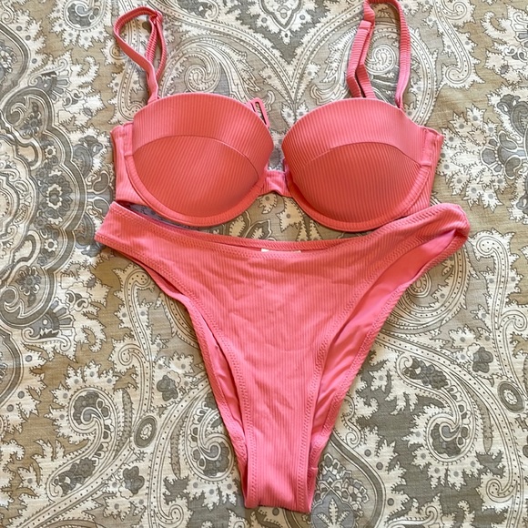 Pink bikini set - Picture 2 of 4